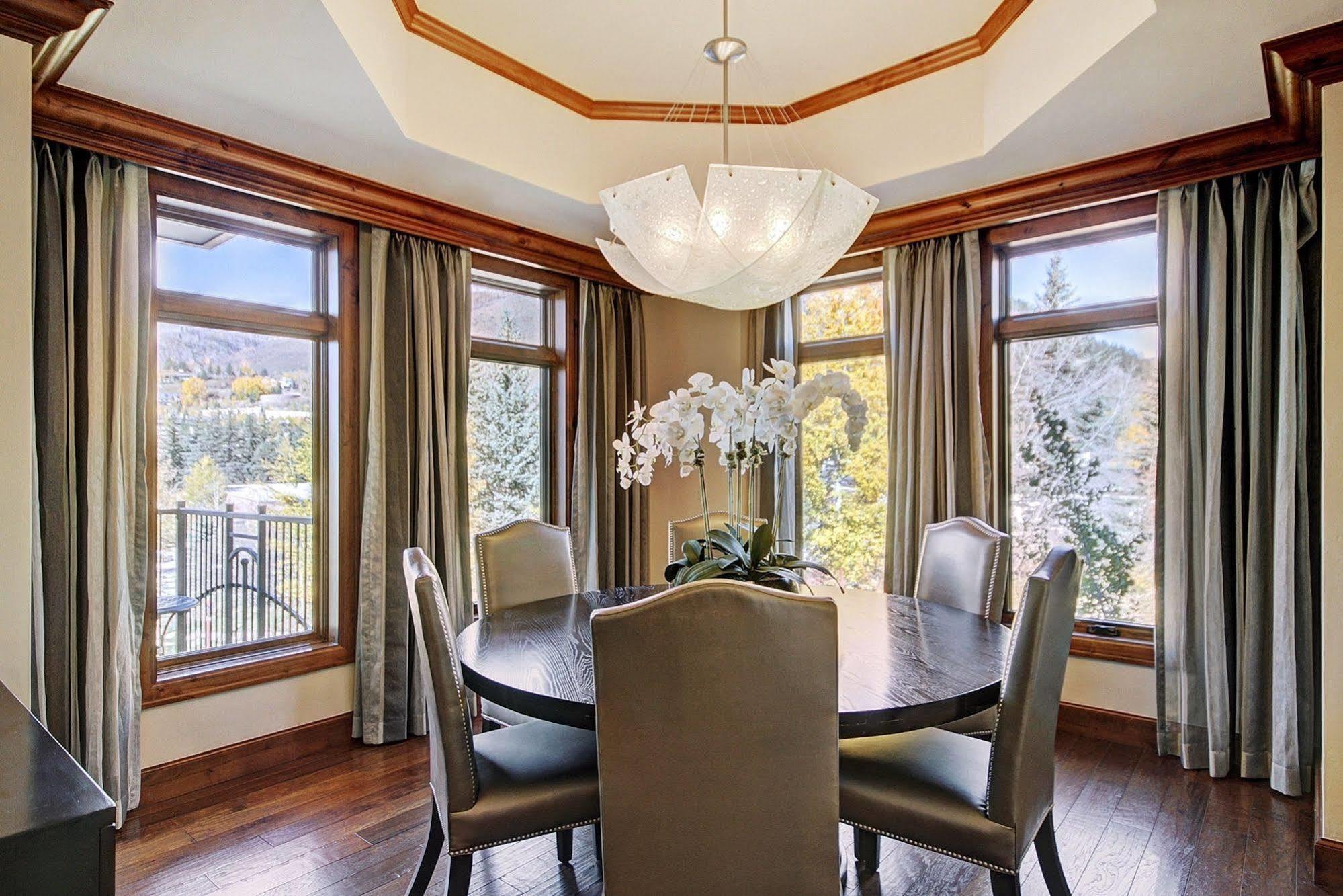 Legendary Lodging At The Ritz Vail Esterno foto