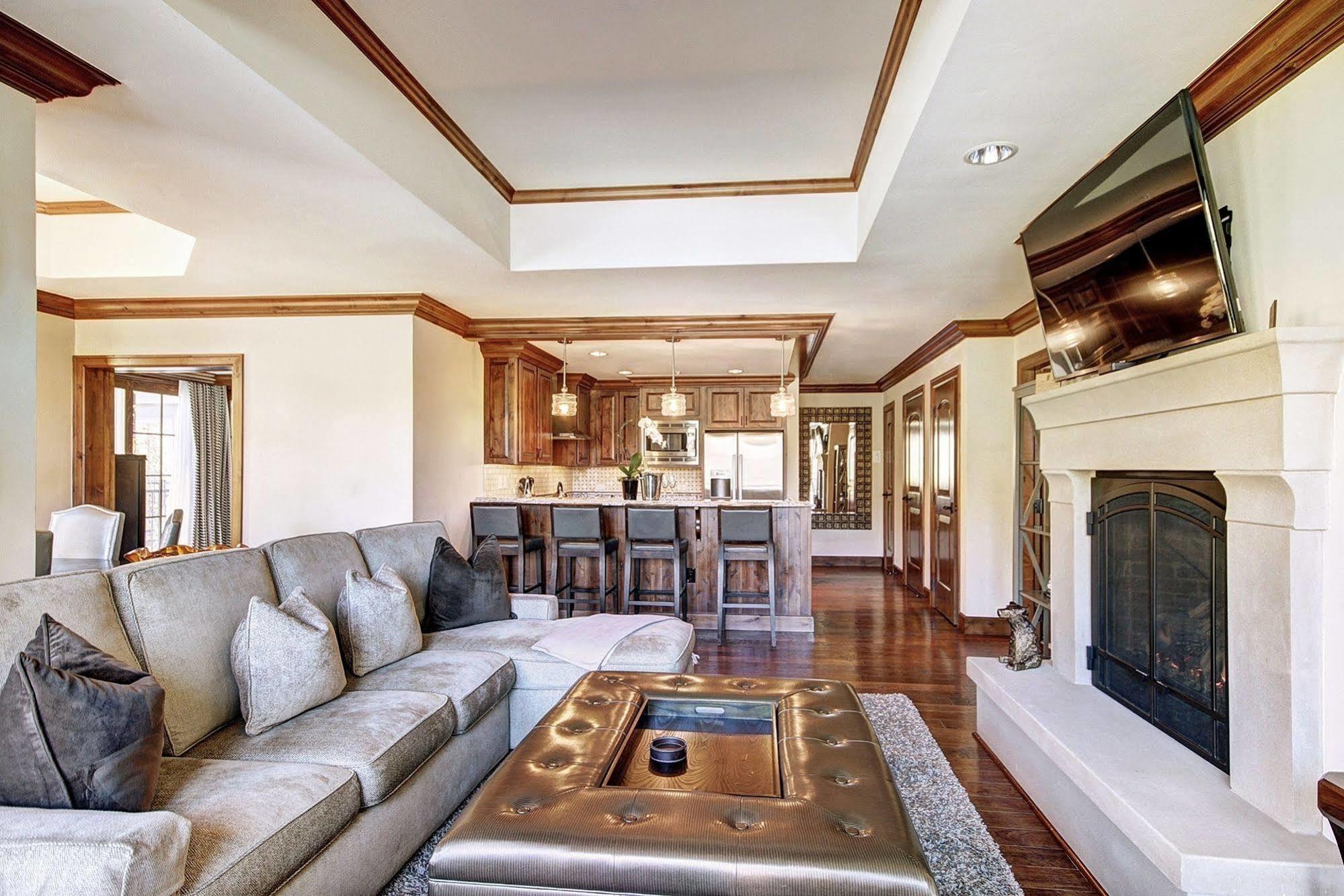 Legendary Lodging At The Ritz Vail Esterno foto