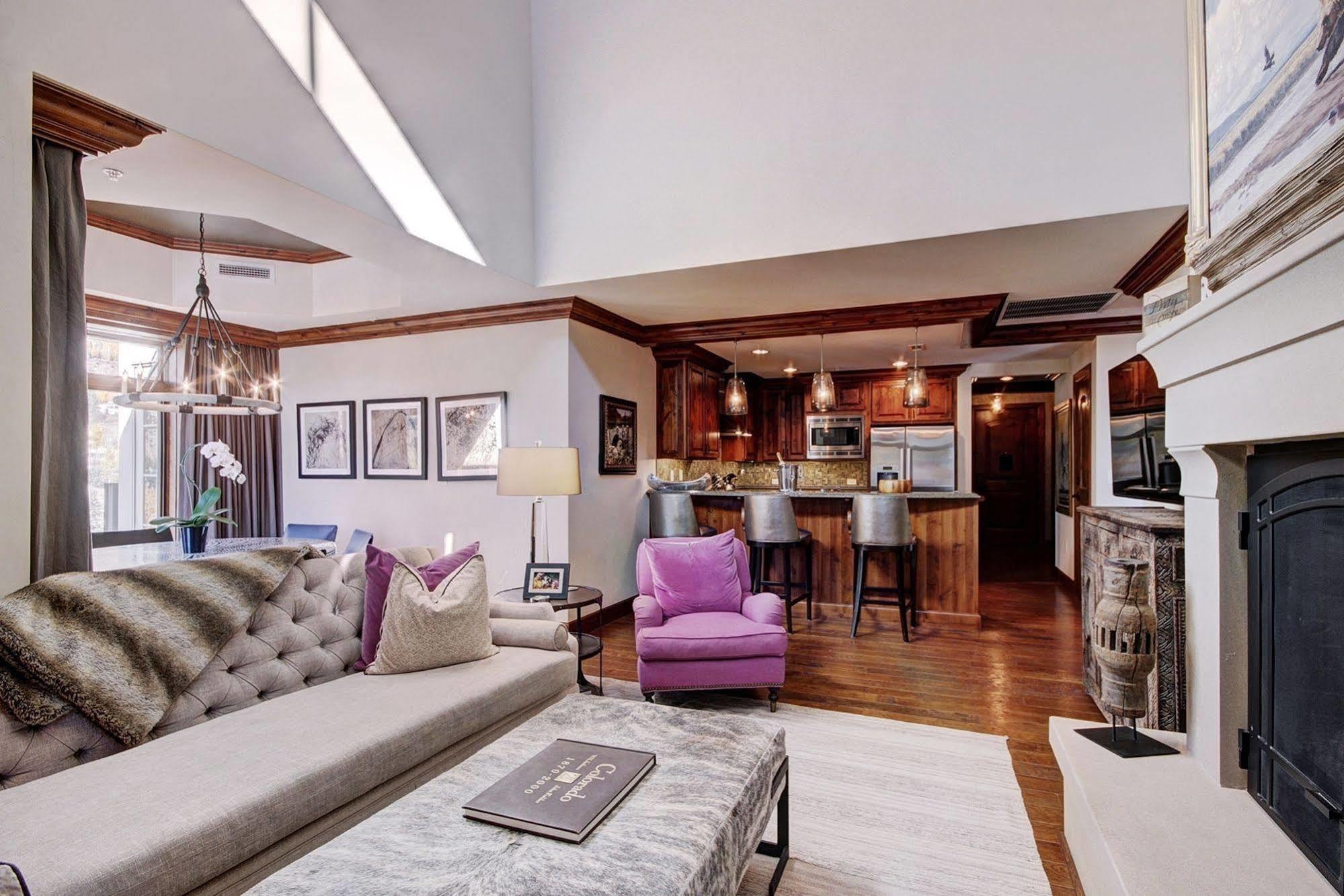 Legendary Lodging At The Ritz Vail Esterno foto
