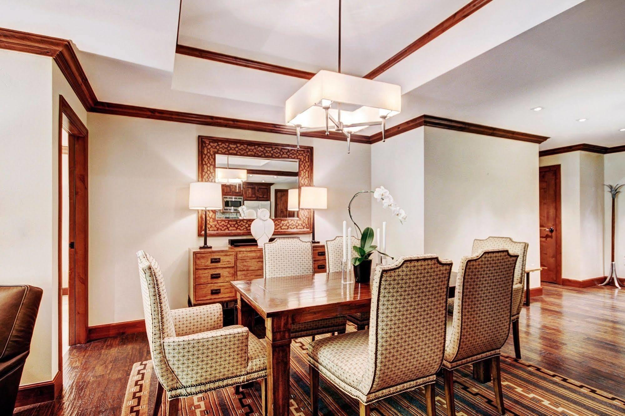 Legendary Lodging At The Ritz Vail Esterno foto