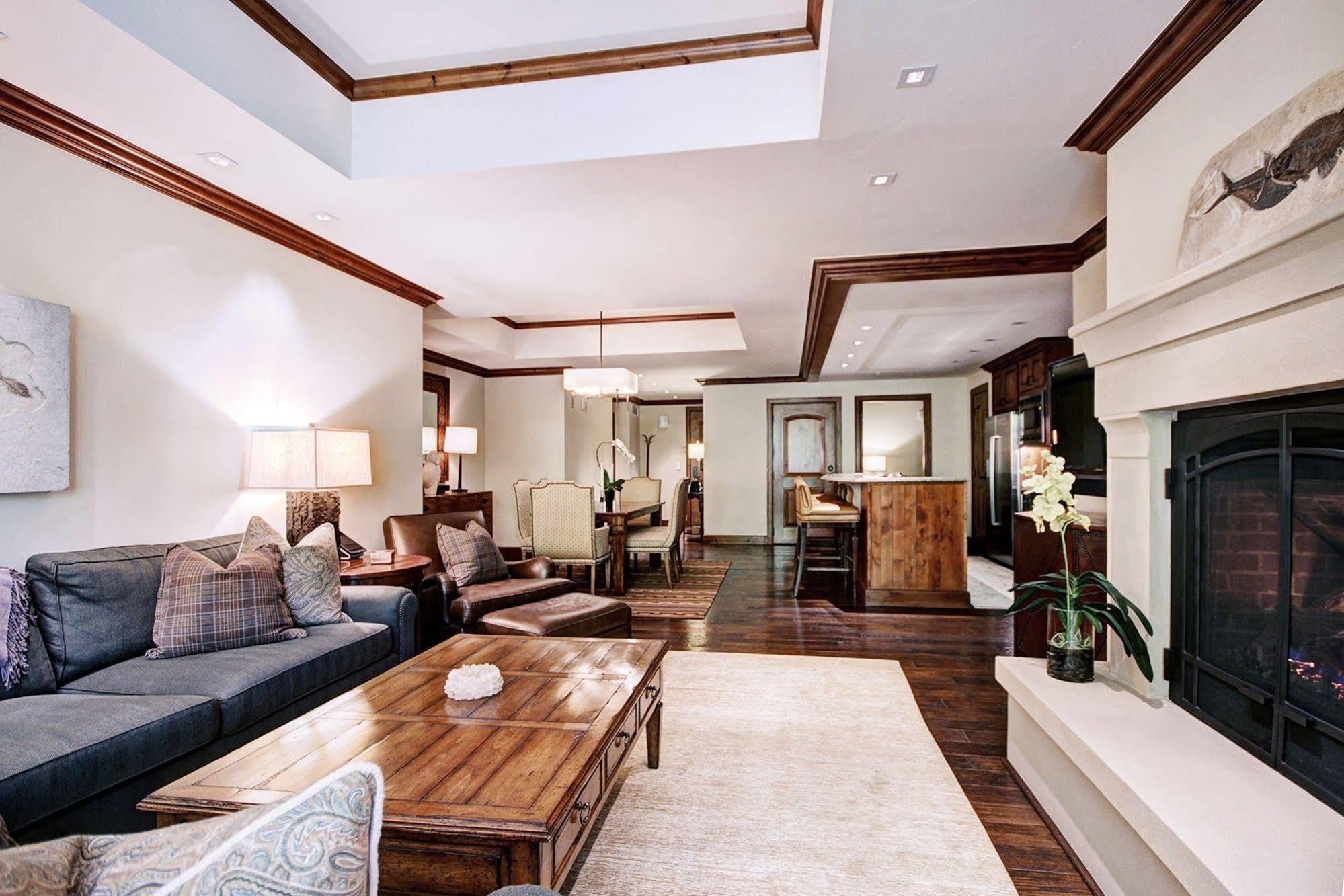 Legendary Lodging At The Ritz Vail Esterno foto