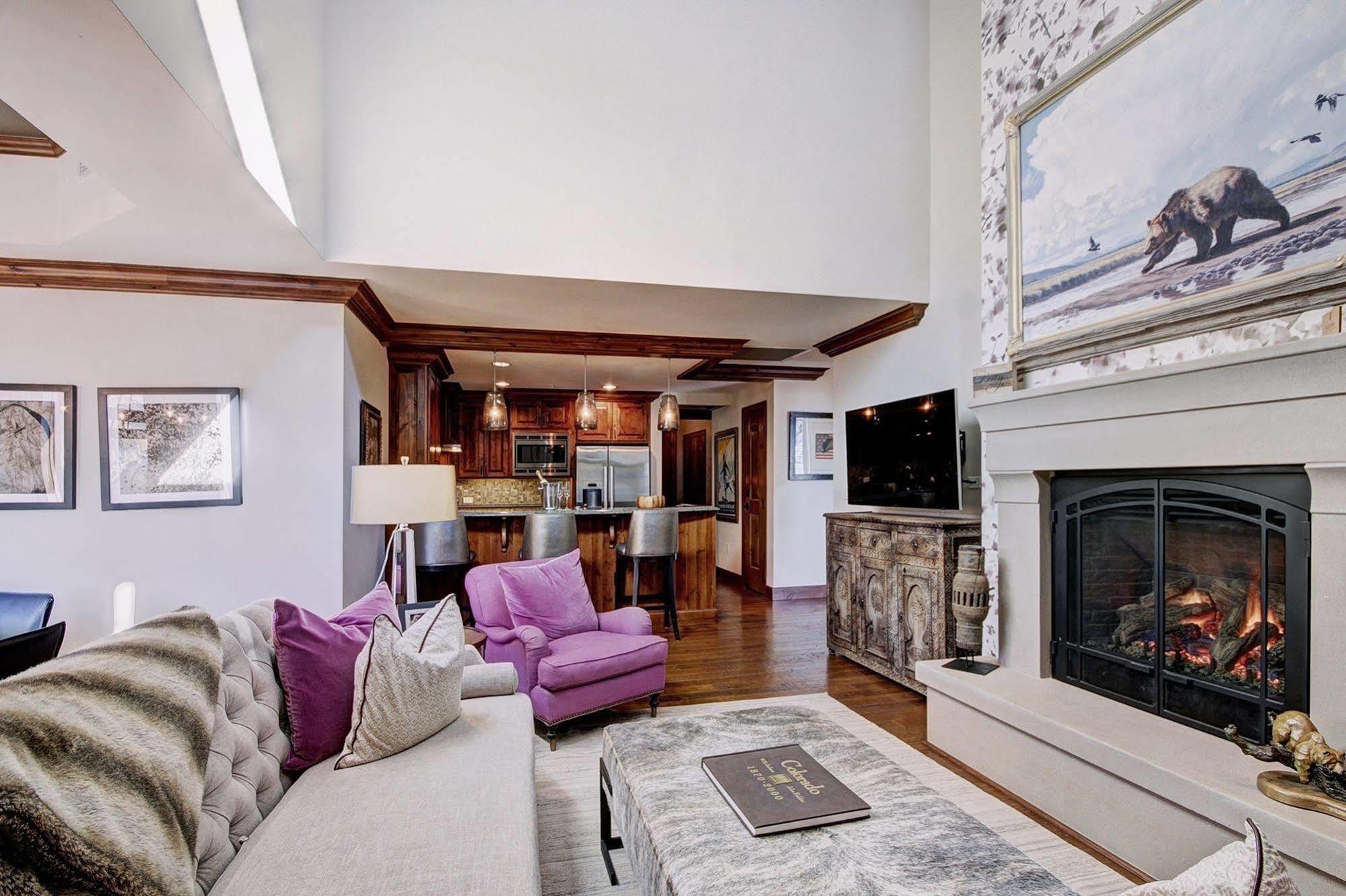 Legendary Lodging At The Ritz Vail Esterno foto