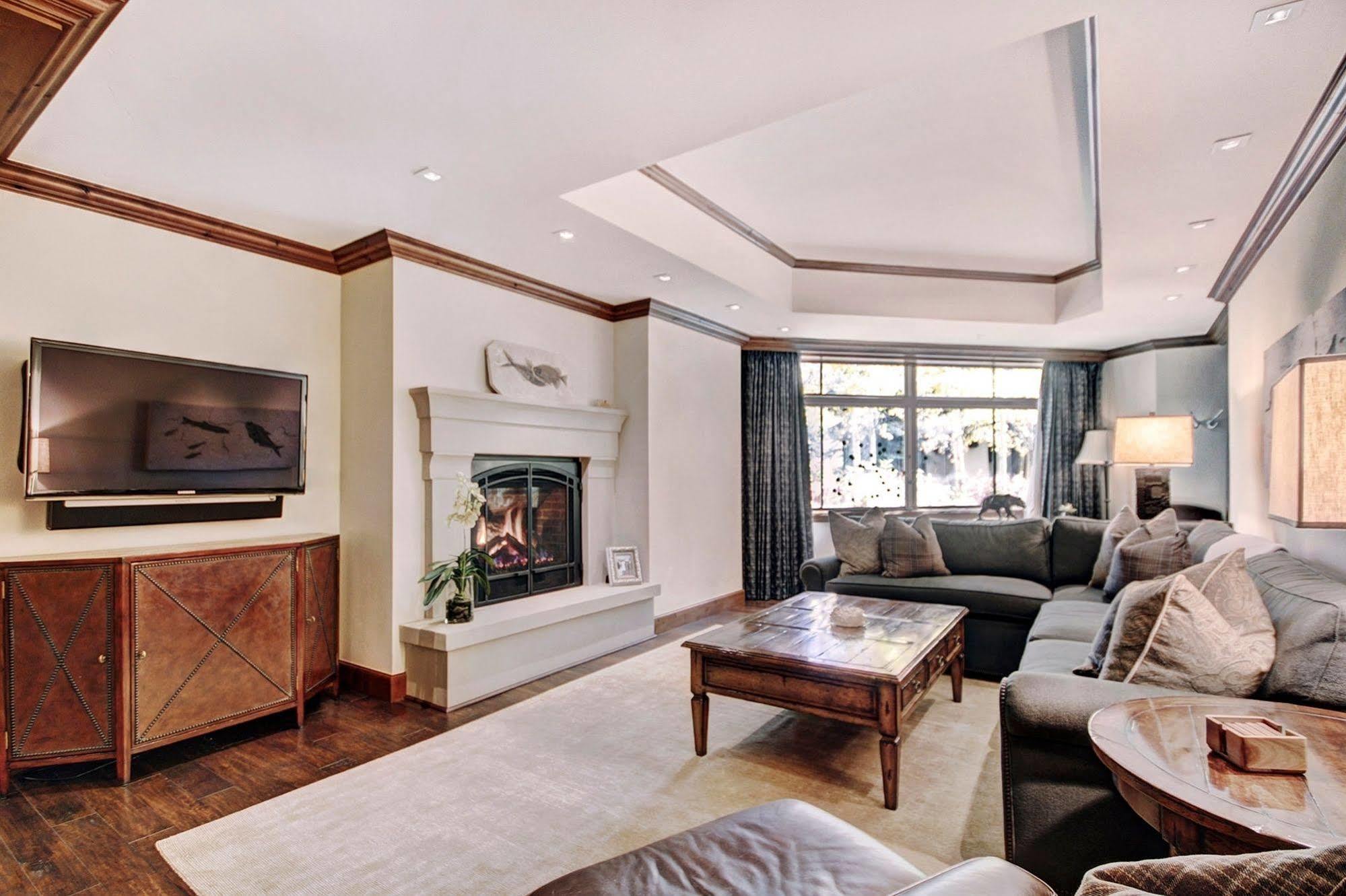 Legendary Lodging At The Ritz Vail Esterno foto