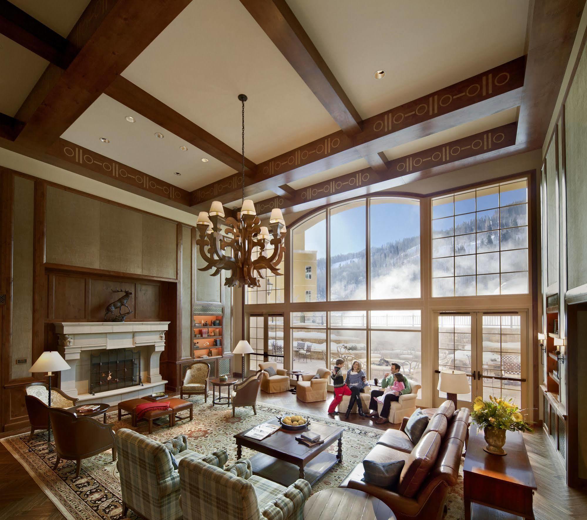 Legendary Lodging At The Ritz Vail Esterno foto